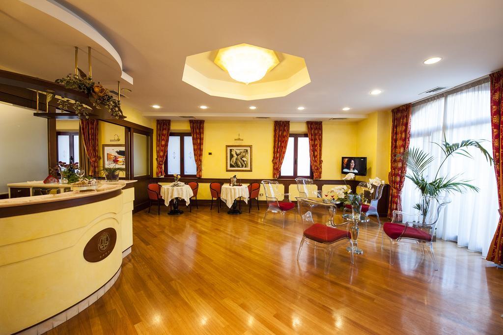 Hotel Regent - In Pieno Centro San Benedetto del Tronto Exteriér fotografie