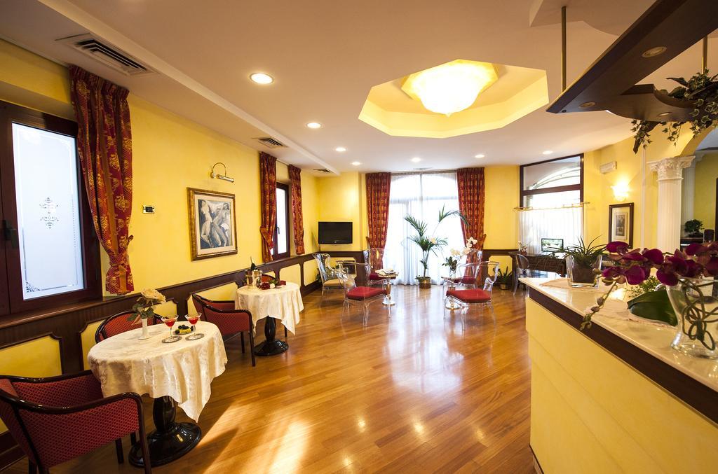 Hotel Regent - In Pieno Centro San Benedetto del Tronto Exteriér fotografie