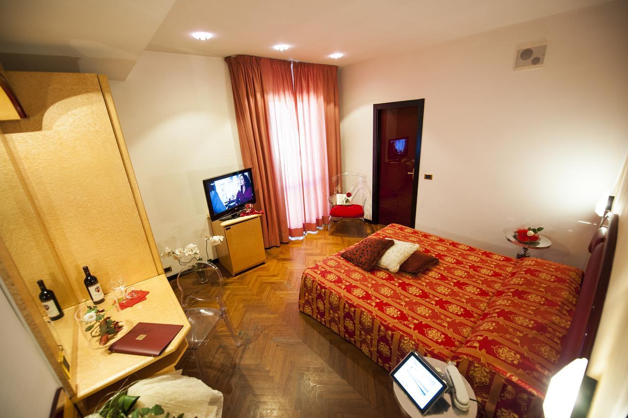 Hotel Regent - In Pieno Centro San Benedetto del Tronto Exteriér fotografie